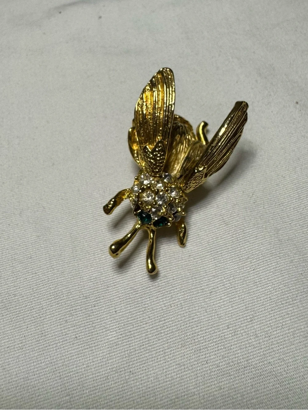 Vintage Trembler Gold Tone Bee Brooch Vibrating Wings Green Rhinestone Eyes
